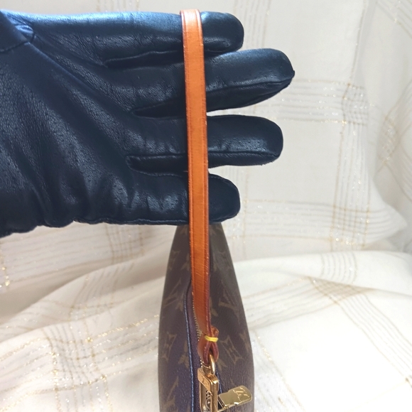 Louis Vuitton Vintage Pochette Accessoires handbag with strap - Picture 5 of 17